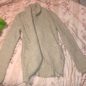Thick knit cardigan w/pockets